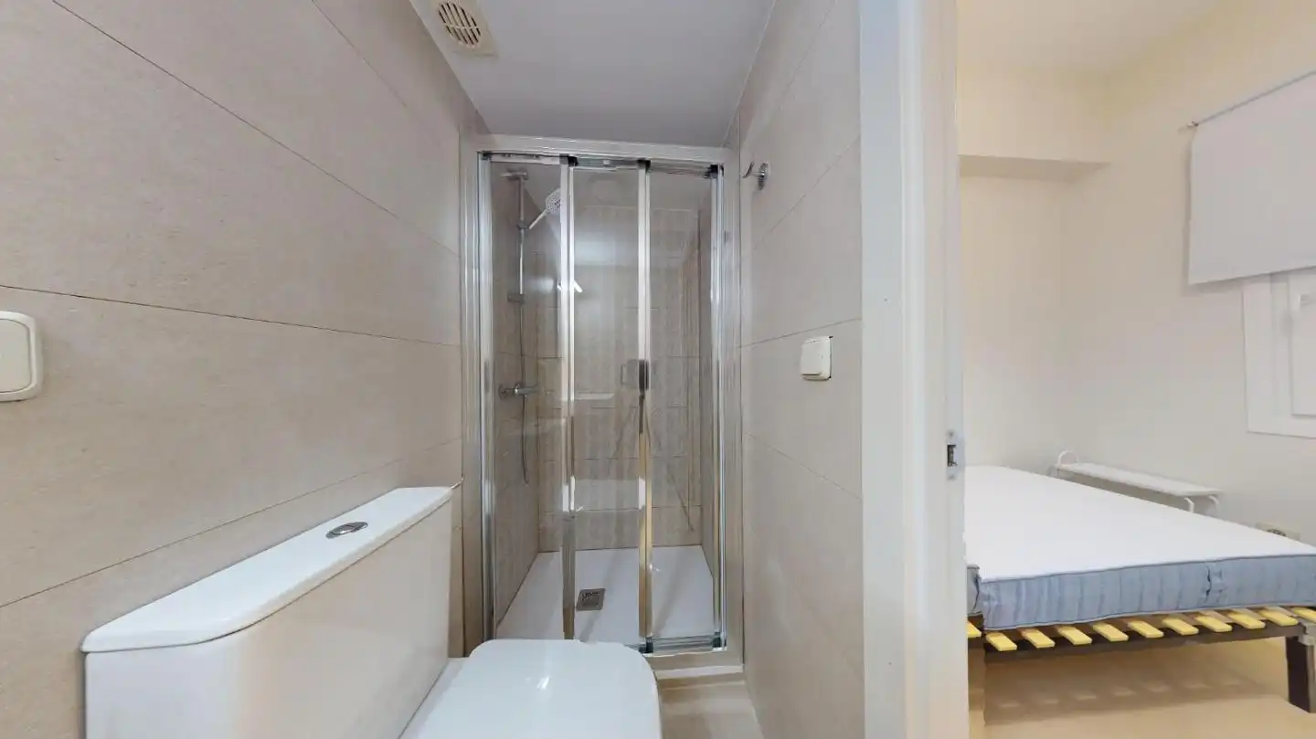 Badezimmer von Erdgeschoss zur Miete in Madrid