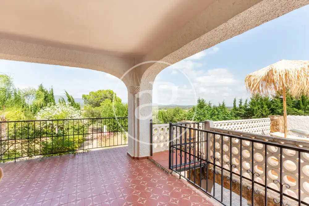 Terrassa de Casa o xalet en venda en La Pobla de Vallbona amb Aire condicionat, Calefacció i Jardí privat