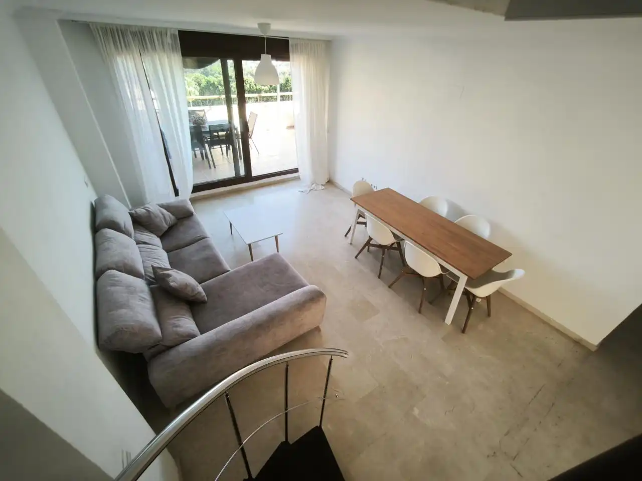 Sala de estar de Dúplex de alquiler en Benalmádena con Aire acondicionado y Terraza