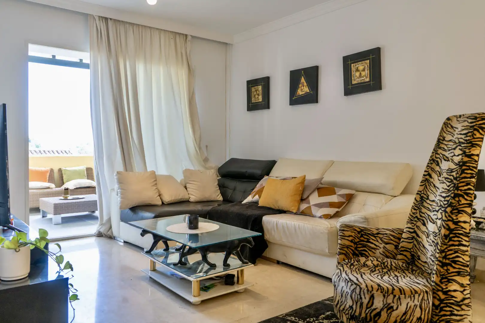Apartament amb piscina en venda a Benahavís pueblo, imagen 3