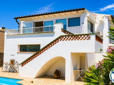 Casa con piscina in vendita a Carrer del Castanyer