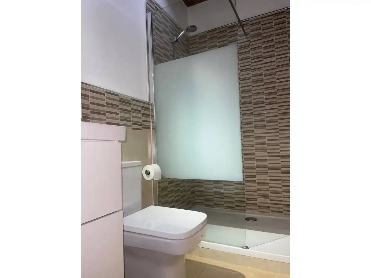 Baño de Casa o chalet de alquiler en Estepona con Calefacción, Jardín privado y Terraza