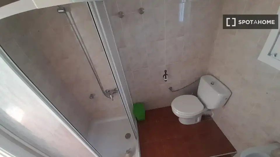 Room in Castellví de Rosanes