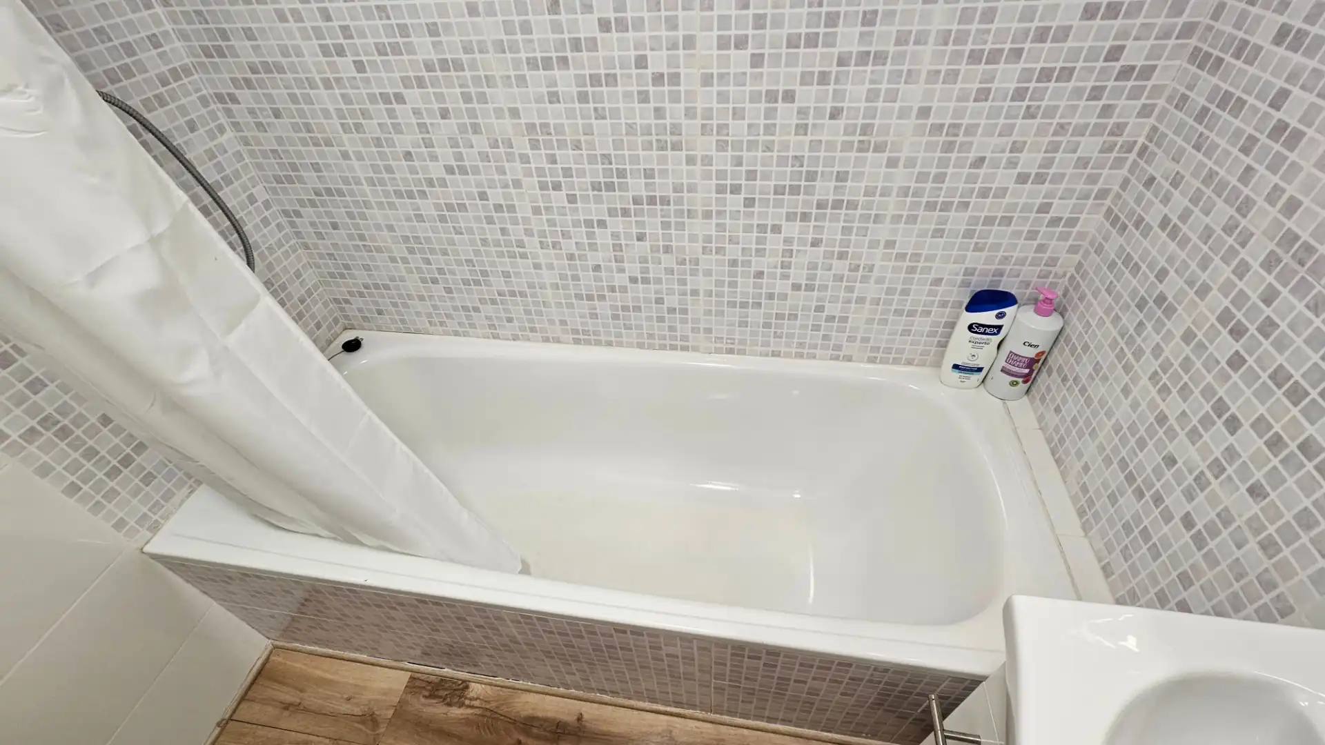 Baño de Casa adosada en venta en El Campello con Aire acondicionado, Calefacción y Jardín privado