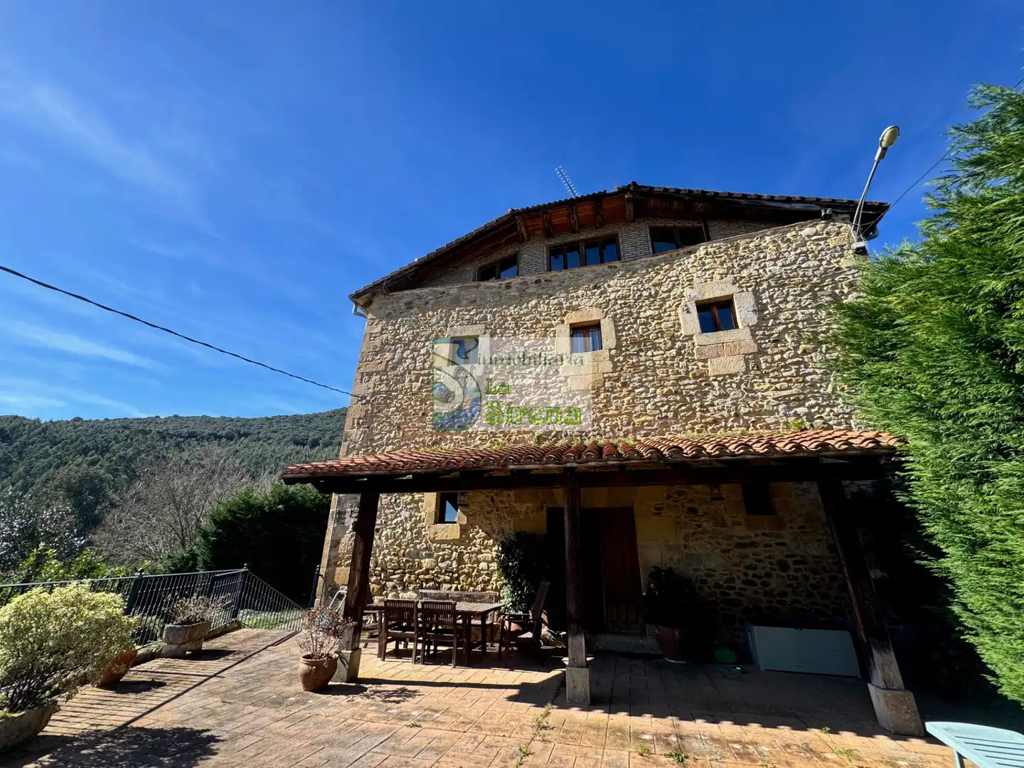 Vista exterior de Casa o chalet en venta en Castro-Urdiales con Calefacción, Jardín privado y Terraza
