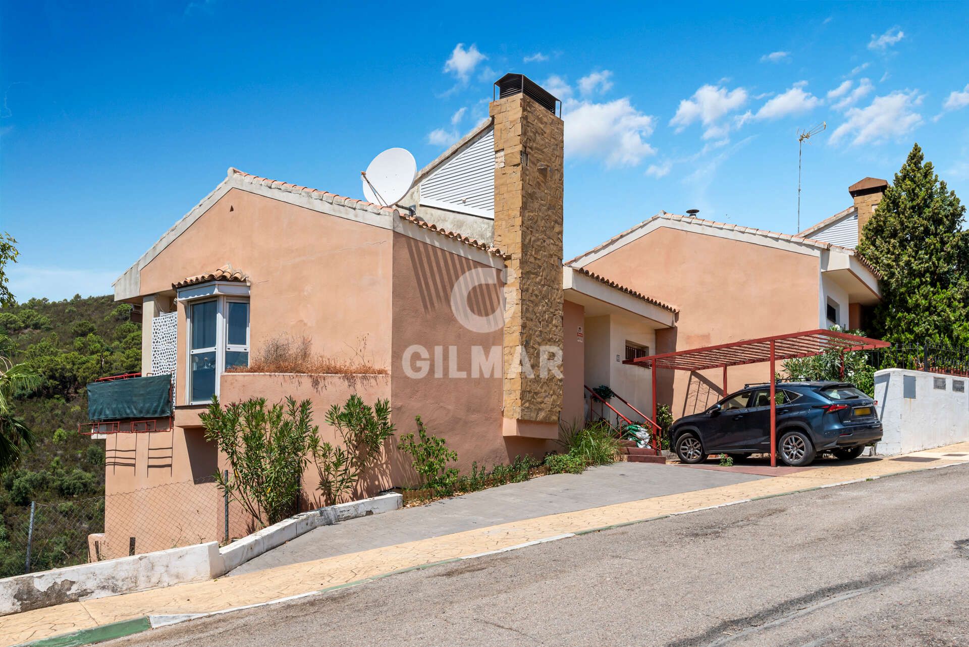 Vista exterior de Casa adosada en venta en Estepona con Calefacción, Jardín privado y Piscina