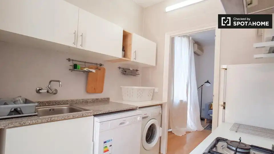 Cocina de Piso para compartir en Barcelona con Aire acondicionado, Calefacción y Terraza
