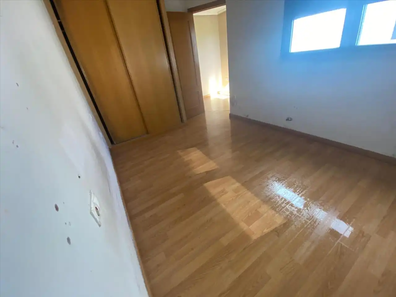 Dormitori de Pis en venda en León Capital  amb Parquet