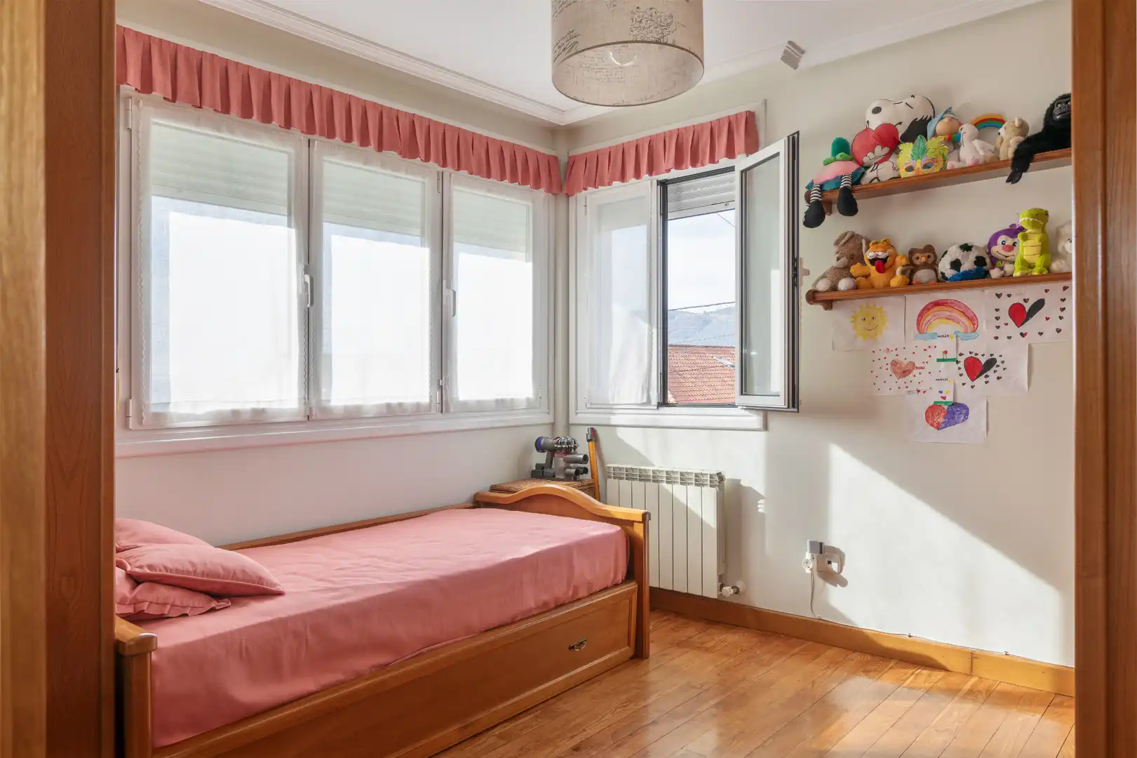 Bedroom of Houses for sale in Oviedo   with Heating, Private garden and Parquet flooring