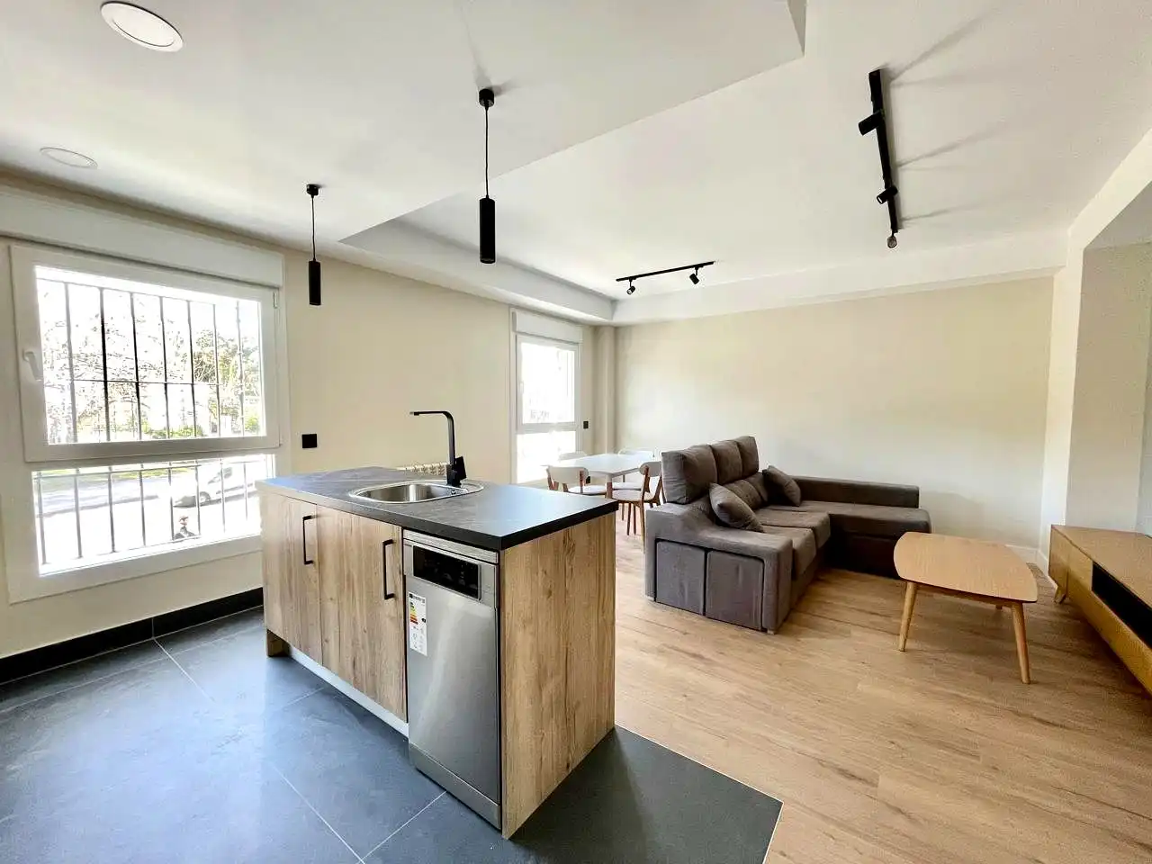 Sala d'estar de Apartament de lloguer en Madrid amb Aire condicionat, Calefacció i Moblat