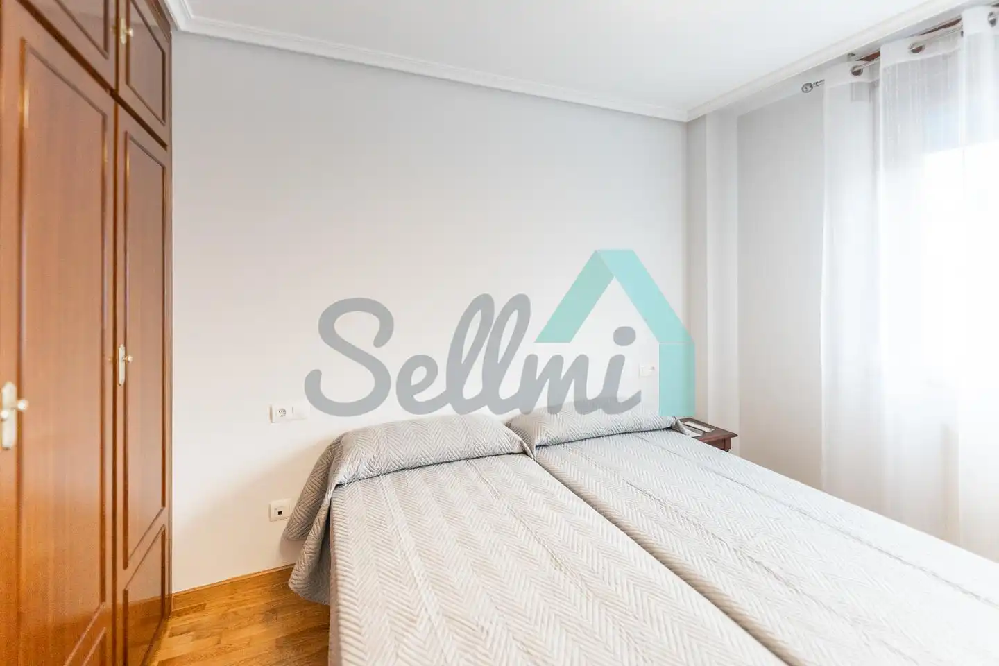 Habitación de Piso de alquiler en Oviedo  con Calefacción, Parquet y Terraza