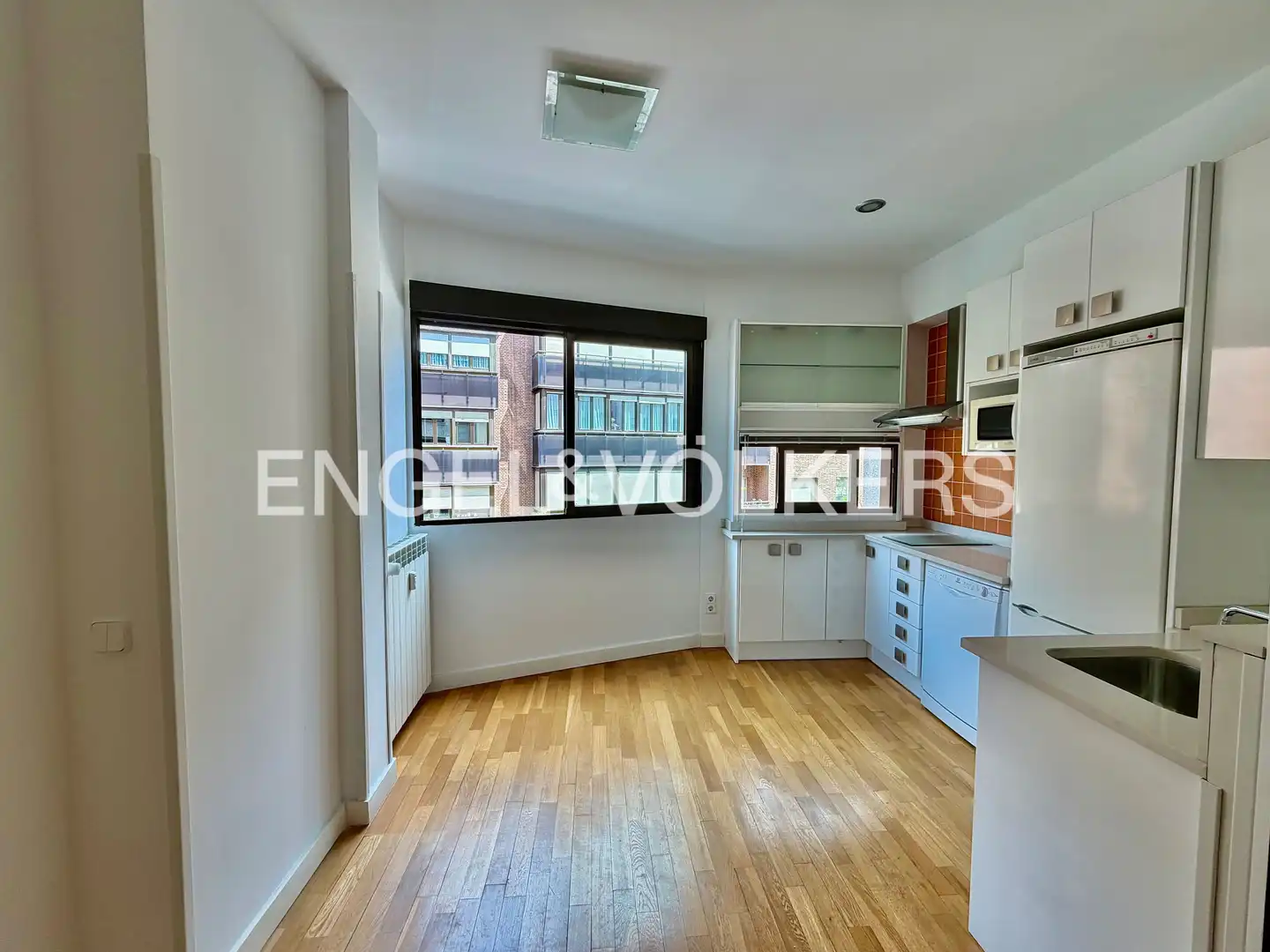 Kitchen of Flat for rent in  Madrid Capital  with Air Conditioner and Heating