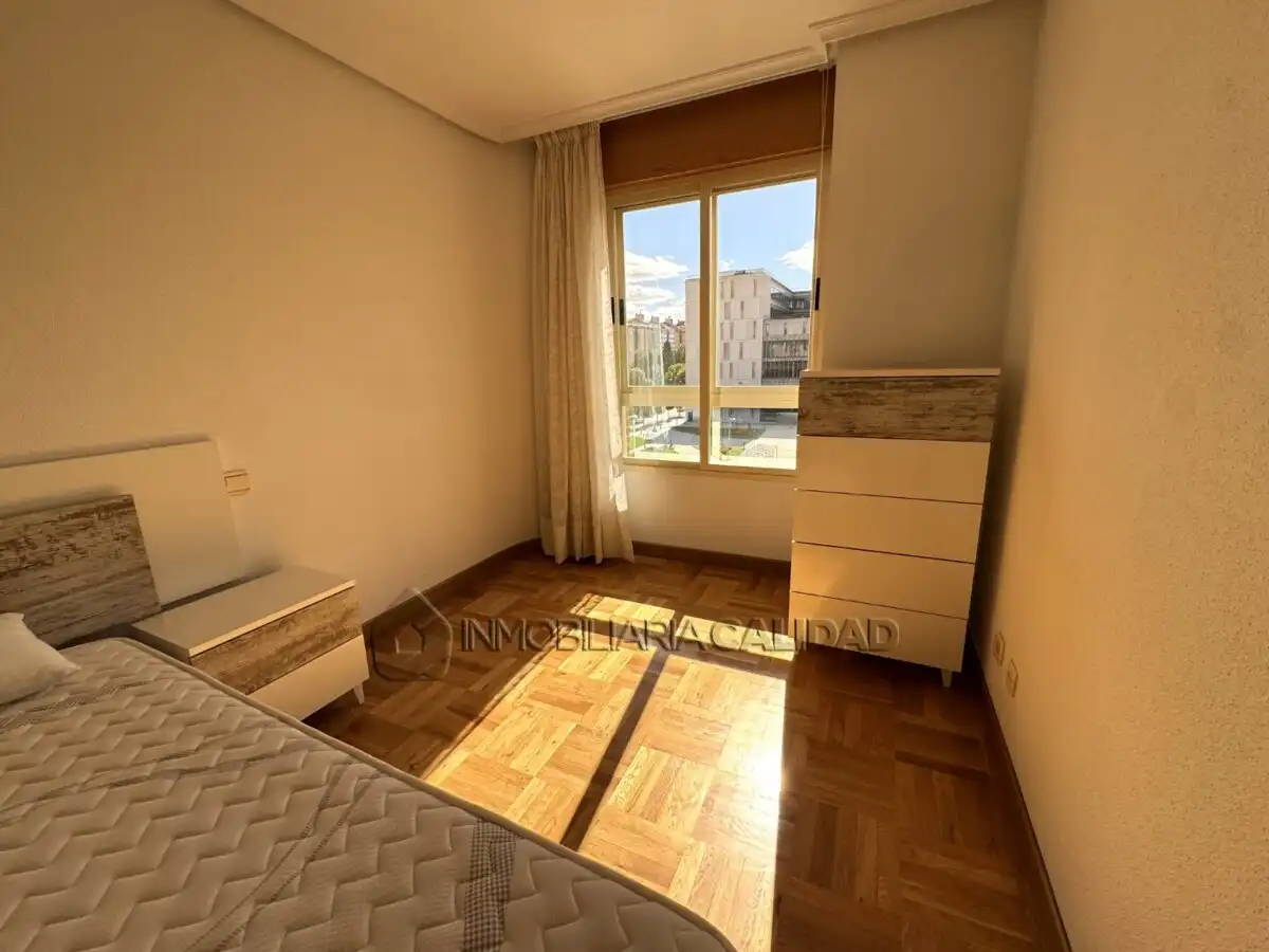 Habitación de Piso de alquiler en Burgos con Calefacción, Terraza y Amueblado