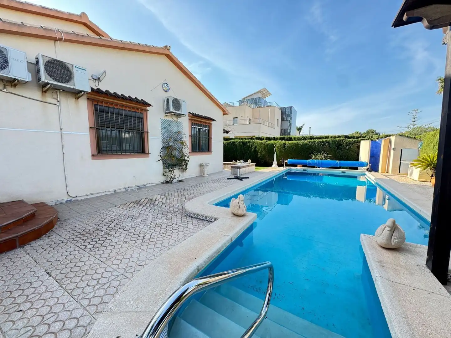 Piscina de Casa o xalet en venda en Orihuela amb Aire condicionat i Jardí privat