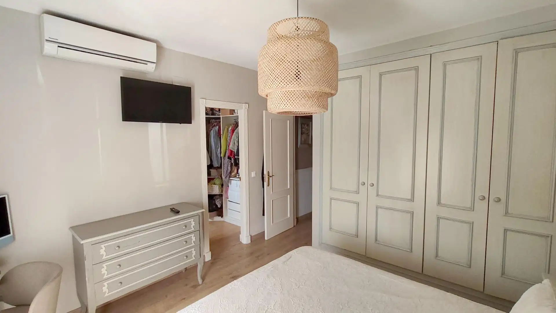 Dormitori de Casa adosada en venda en Puerto Real amb Aire condicionat, Jardí privat i Terrassa