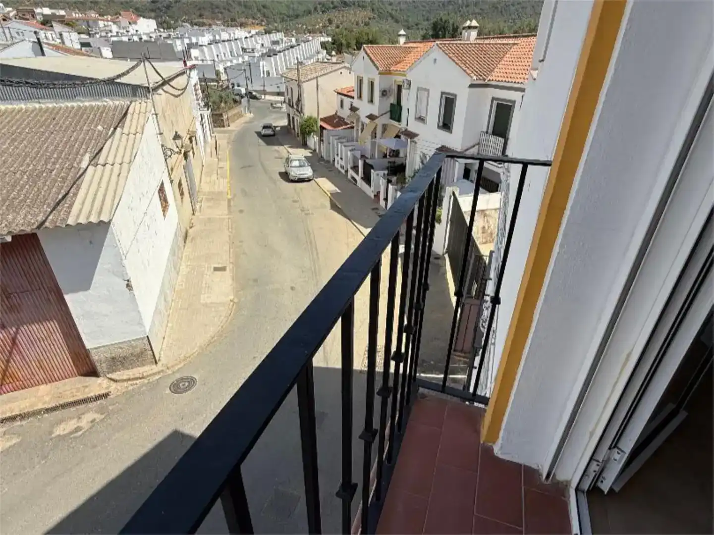 Vista exterior de Casa adosada en venda en El Pedroso amb Aire condicionat i Balcó