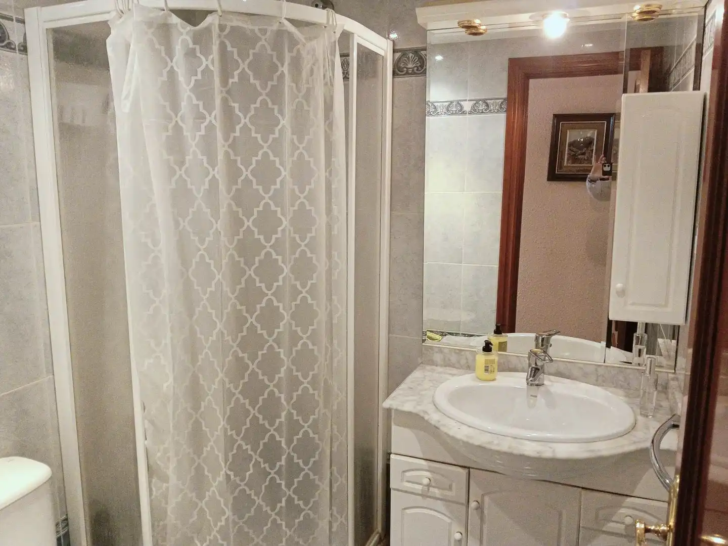 Bathroom of Flat for sale in Zaragoza  with Heating, Terrace and Furnished