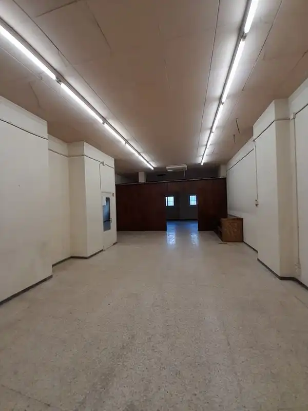 Fabrikhallen zur Miete in Olot