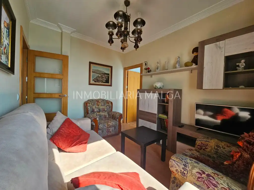 Sala de estar de Piso en venta en Colunga con Calefacción, Parquet y Amueblado