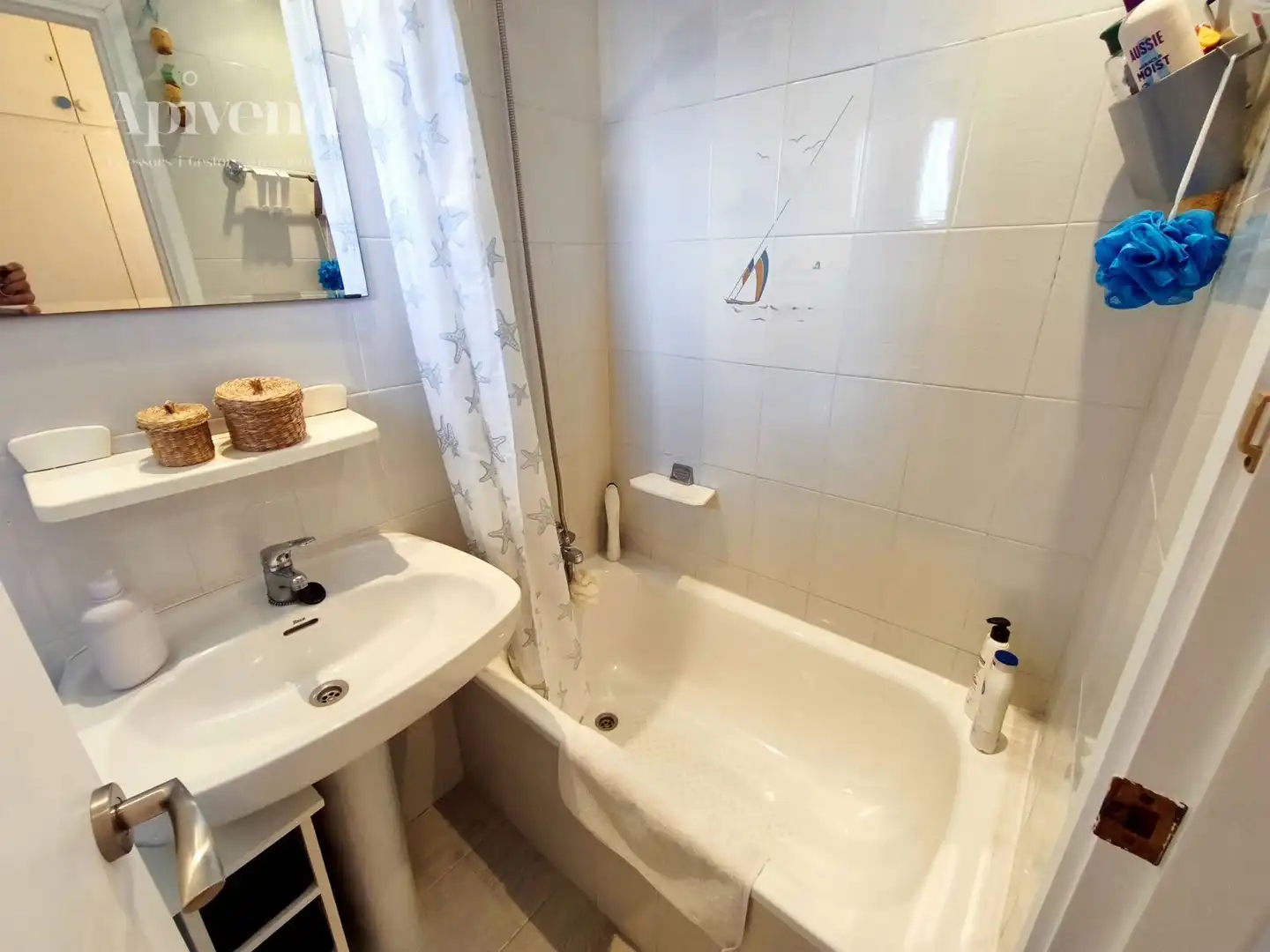 Badezimmer von Wohnung zum Verkauf in Roses mit Klimaanlage, Heizung und Terrasse