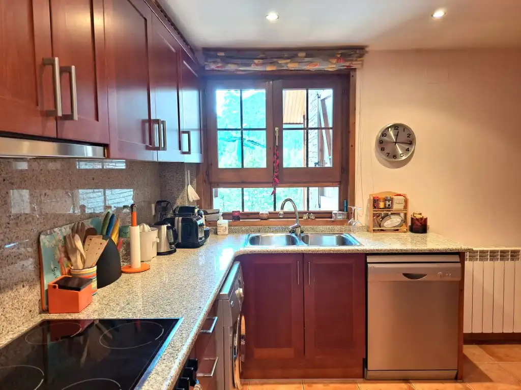 Cocina de Dúplex en venta en Alp con Calefacción, Trastero y Amueblado