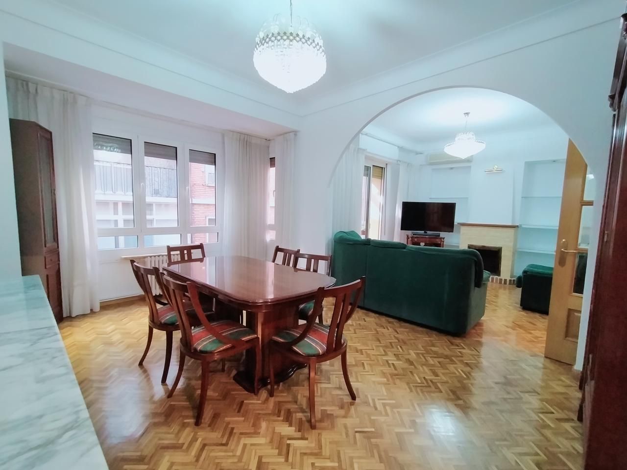 Dining room of Flat to rent in  Zaragoza Capital  with Air Conditioner, Heating and Parquet flooring