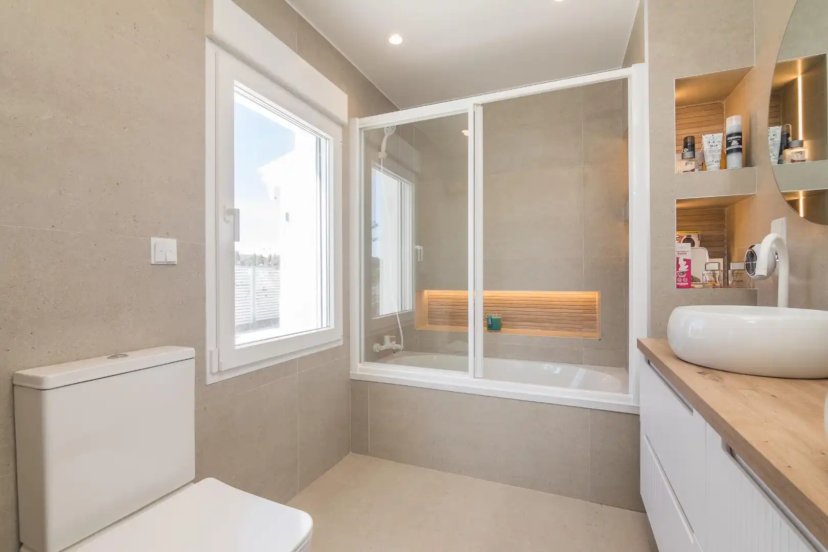 Bathroom of Houses for sale in Elche / Elx  with Air Conditioner, Private garden and Terrace
