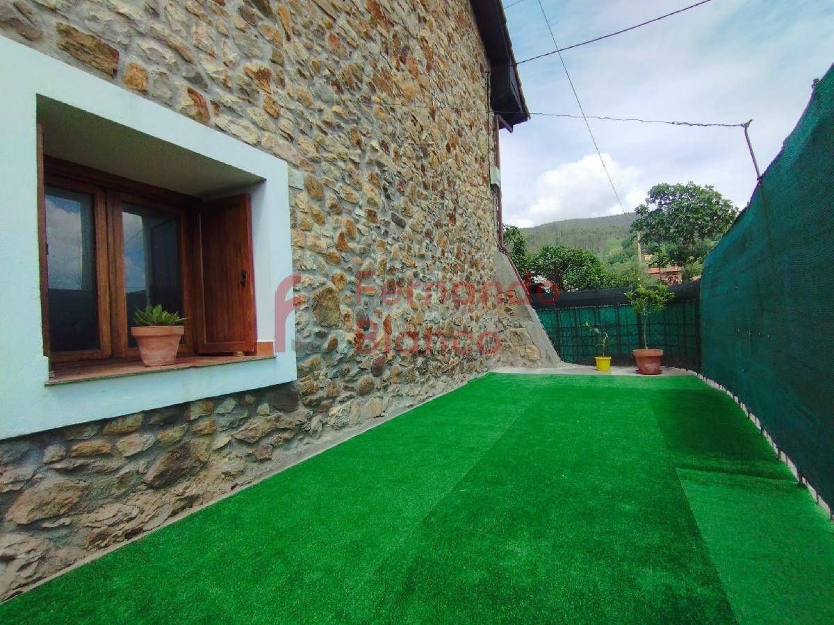 Jardí de Casa o xalet en venda en Ampuero amb Calefacció, Terrassa i Balcó