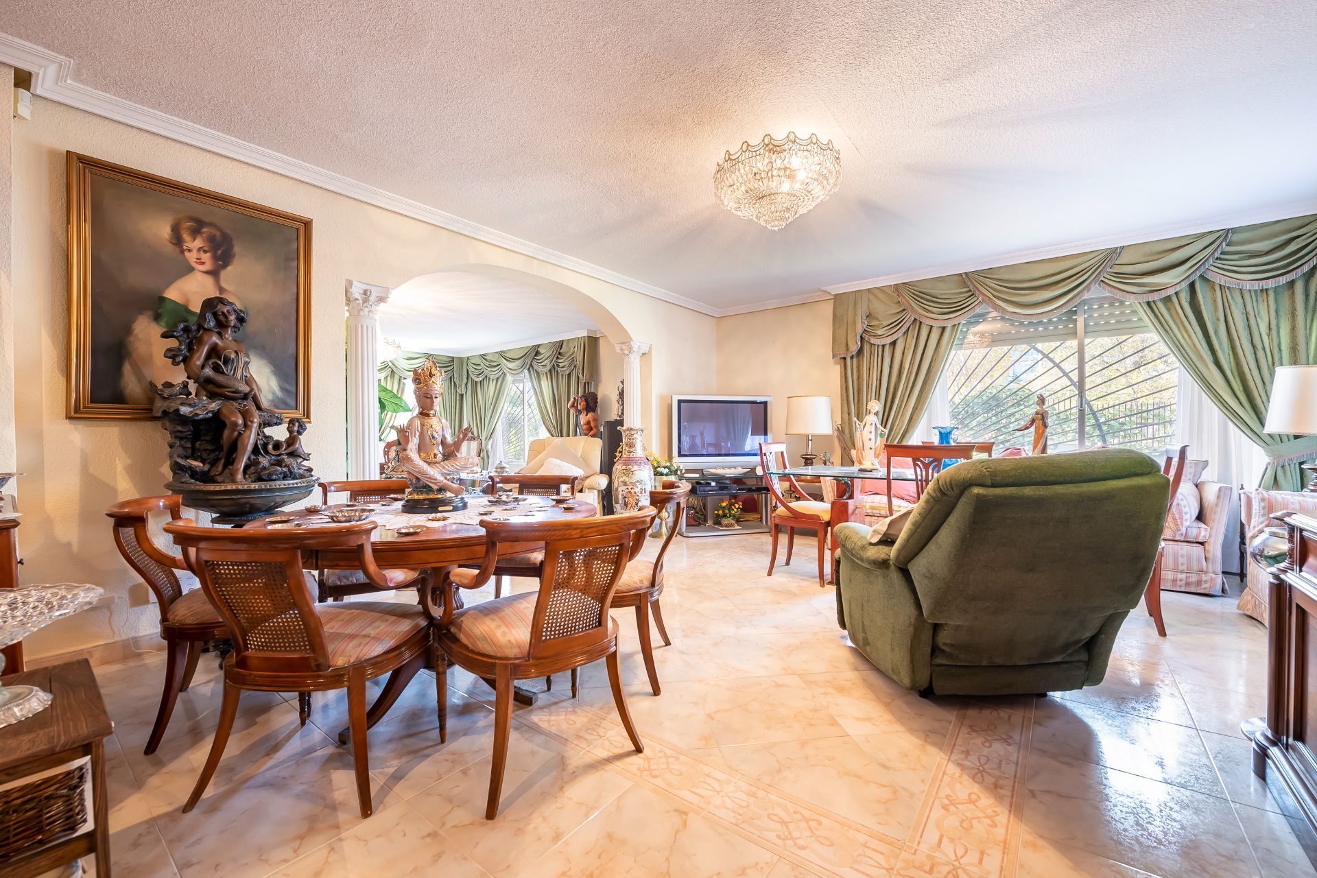 Menjador de Casa o xalet en venda en  Madrid Capital amb Aire condicionat, Calefacció i Jardí privat