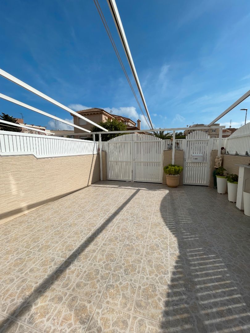 Vista exterior de Casa o xalet en venda en Los Alcázares amb Aire condicionat, Traster i Moblat