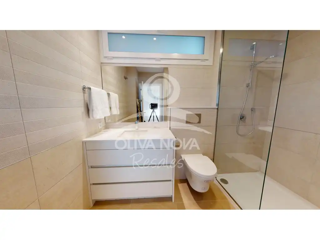 Bany de Apartament en venda en Oliva amb Aire condicionat, Jardí privat i Piscina