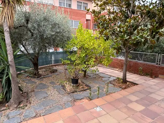Jardí de Casa adosada en venda en Sant Andreu de la Barca amb Aire condicionat, Calefacció i Jardí privat