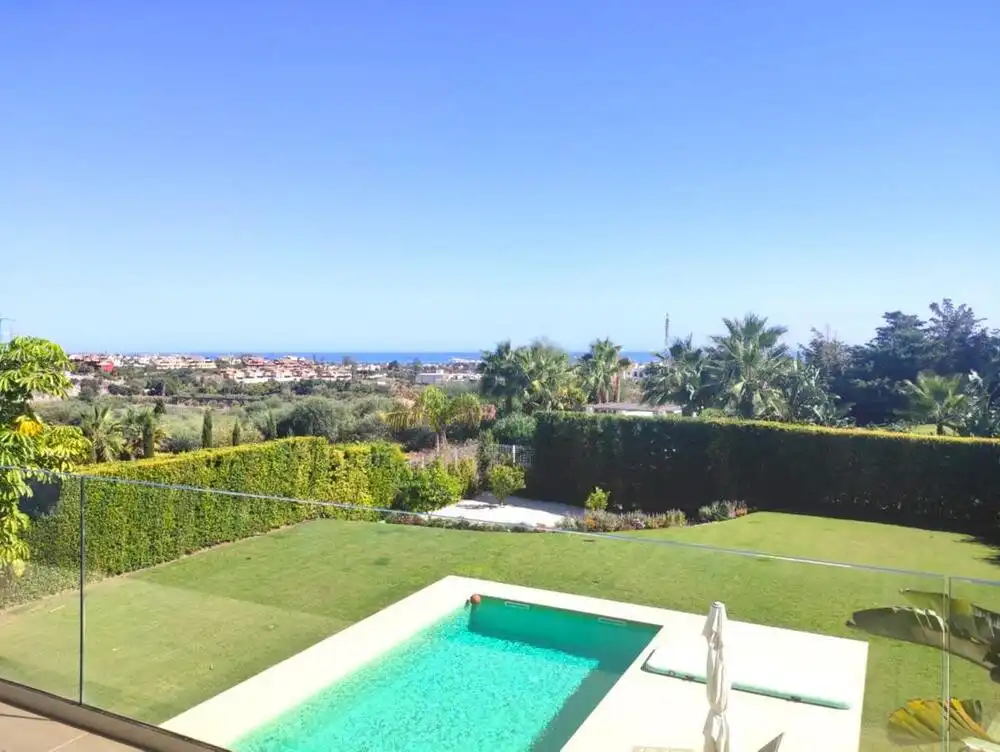 Garden of Houses for sale in Estepona  with Air Conditioner, Private garden and Terrace
