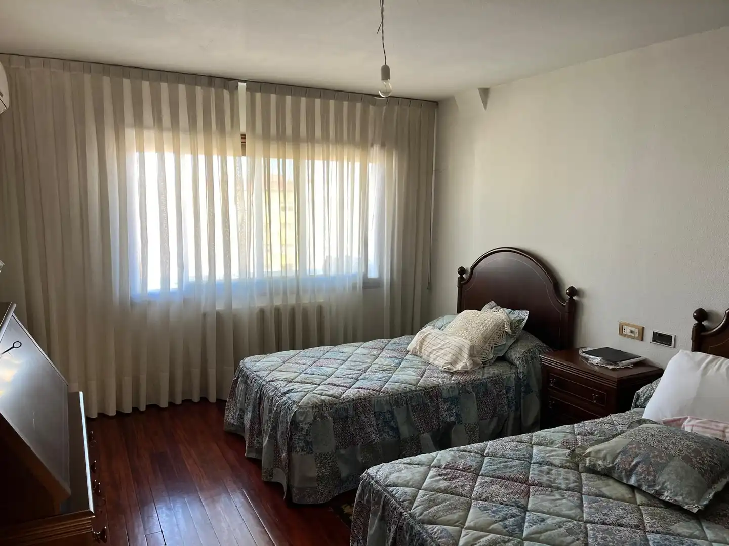 Dormitori de Casa o xalet en venda en Vigo  amb Calefacció, Jardí privat i Parquet