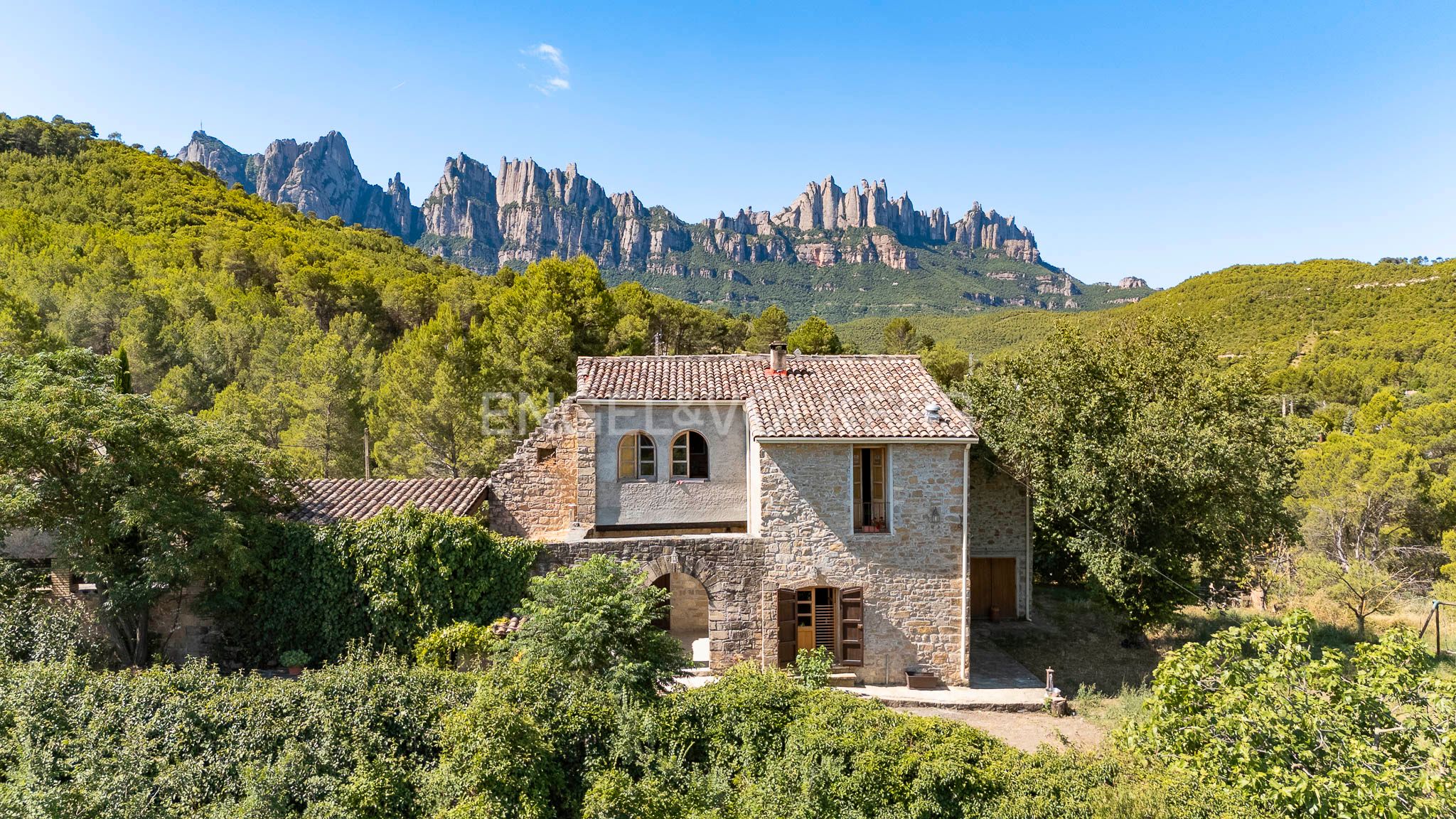 Vista exterior de Finca rústica en venda en Castellbell i el Vilar amb Calefacció, Jardí privat i Piscina