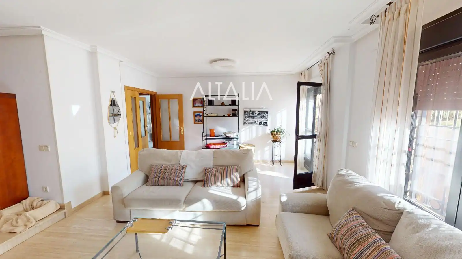 Sala de estar de Casa adosada en venta en Cuenca con Calefacción, Piscina y Piscina comunitaria