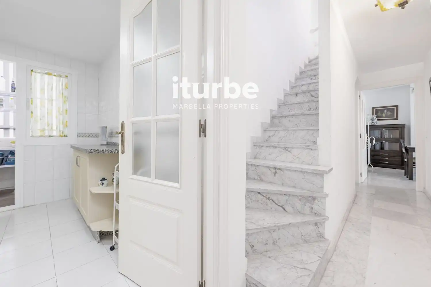 Maisonette zum Verkauf in Marbella mit Klimaanlage, Terrasse und Abstellraum