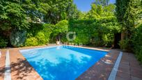 Swimming pool of House or chalet for sale in  Madrid Capital  with Swimming Pool