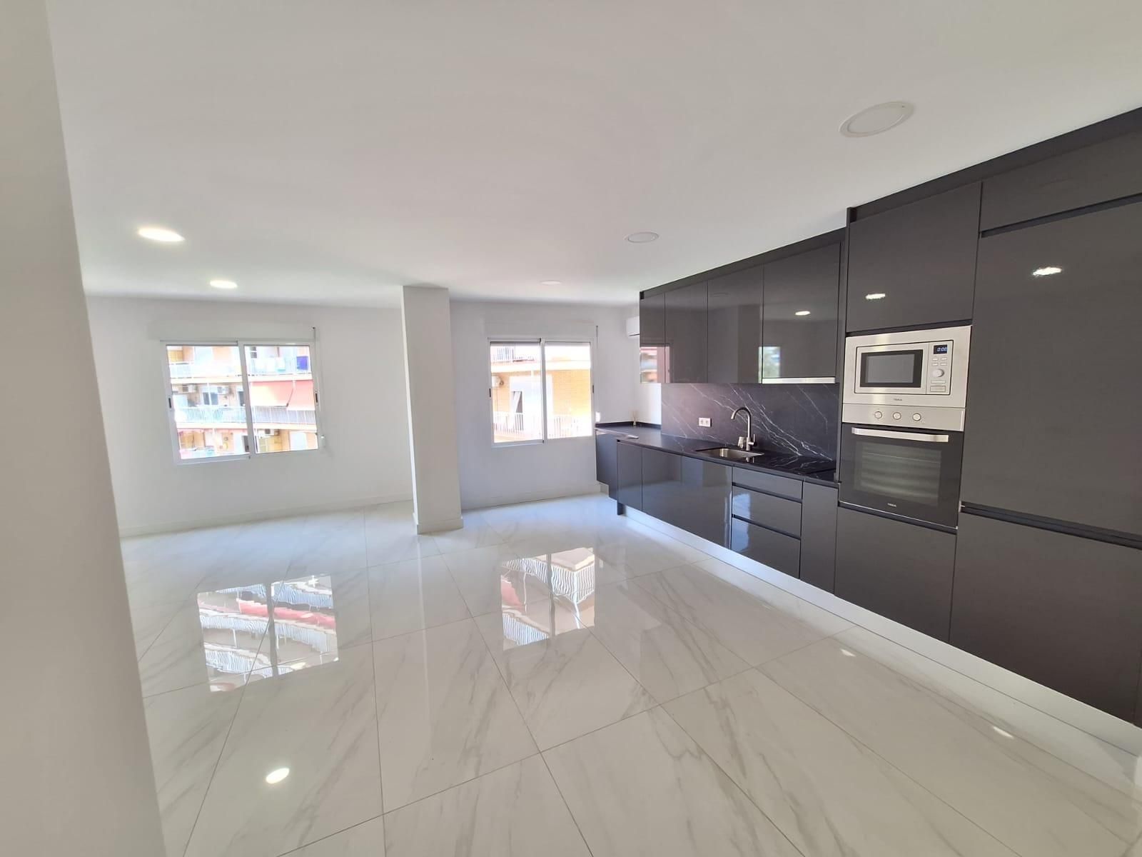Cocina de Apartamento en venta en Torrevieja con Terraza y Balcón