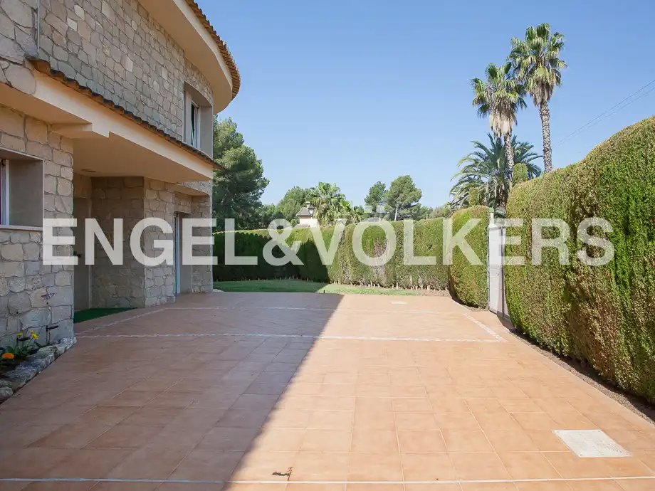 Vista exterior de Casa o chalet en venta en Serra con Calefacción, Jardín privado y Trastero