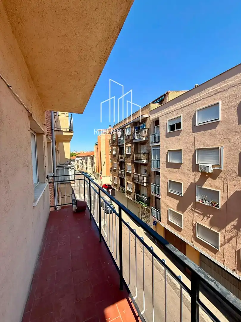 Vista exterior de Piso de alquiler en Salamanca con Calefacción, Terraza y Amueblado