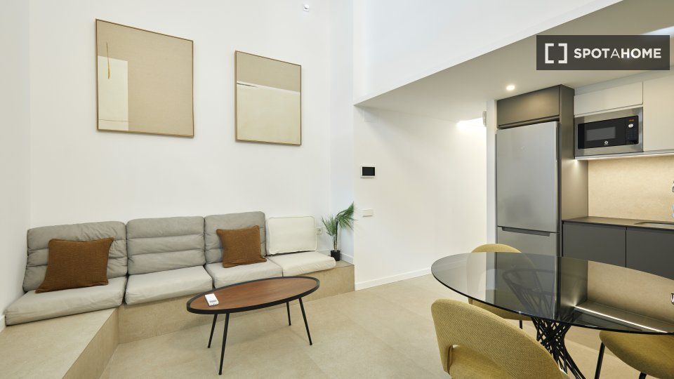 Sala de estar de Piso de alquiler en  Barcelona Capital con Aire acondicionado, Calefacción y Amueblado