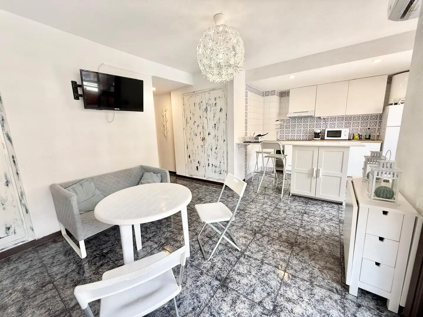 Sala d'estar de Apartament de lloguer en La Manga del Mar Menor amb Aire condicionat, Calefacció i Piscina