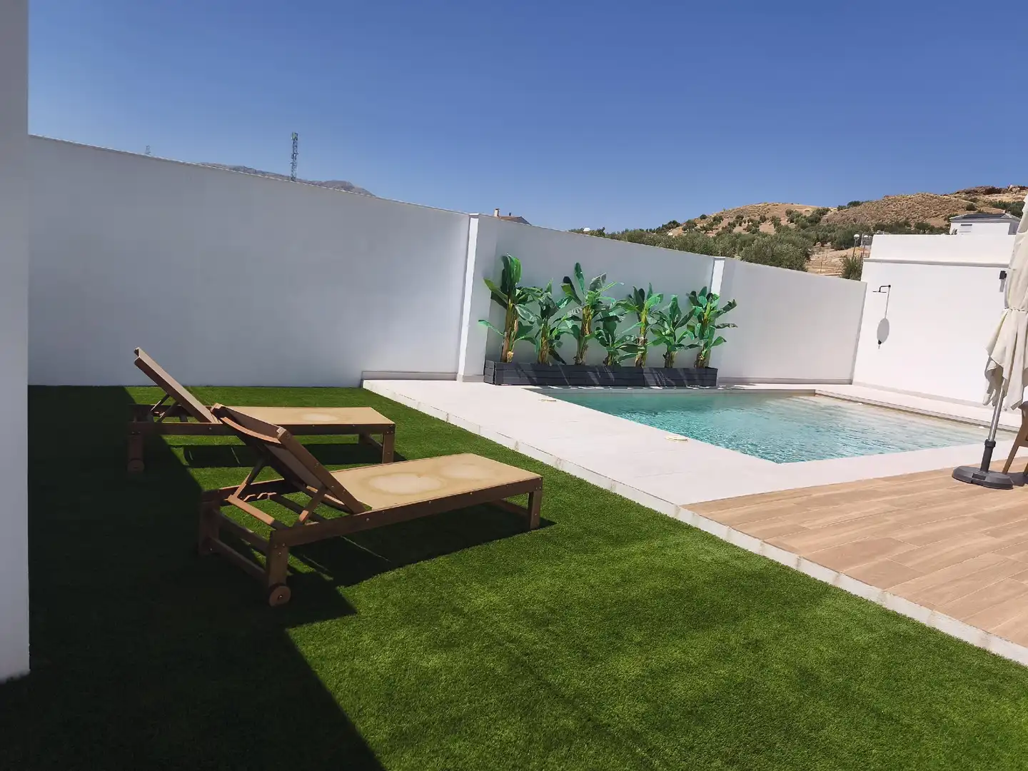 Piscina de Casa adosada en venda en La Guardia de Jaén amb Aire condicionat, Calefacció i Jardí privat
