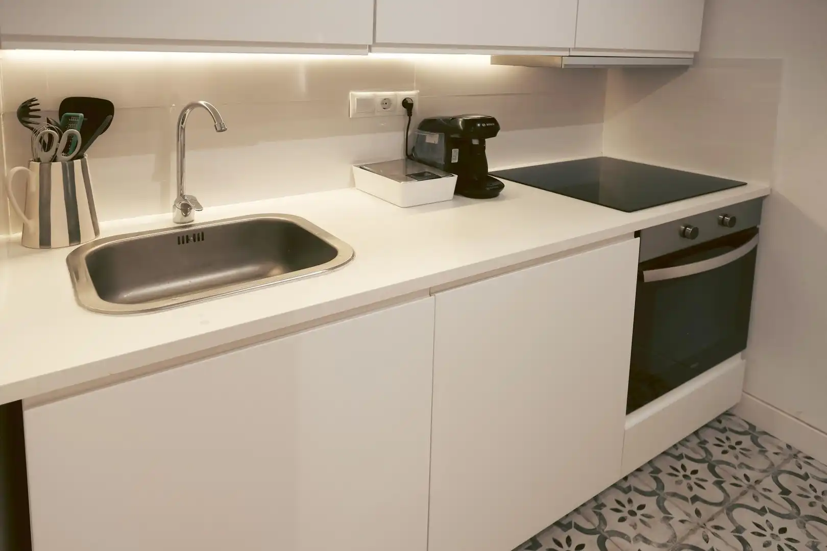 Kitchen of Study for sale in Barcelona  with Heating, Furnished and Microwave