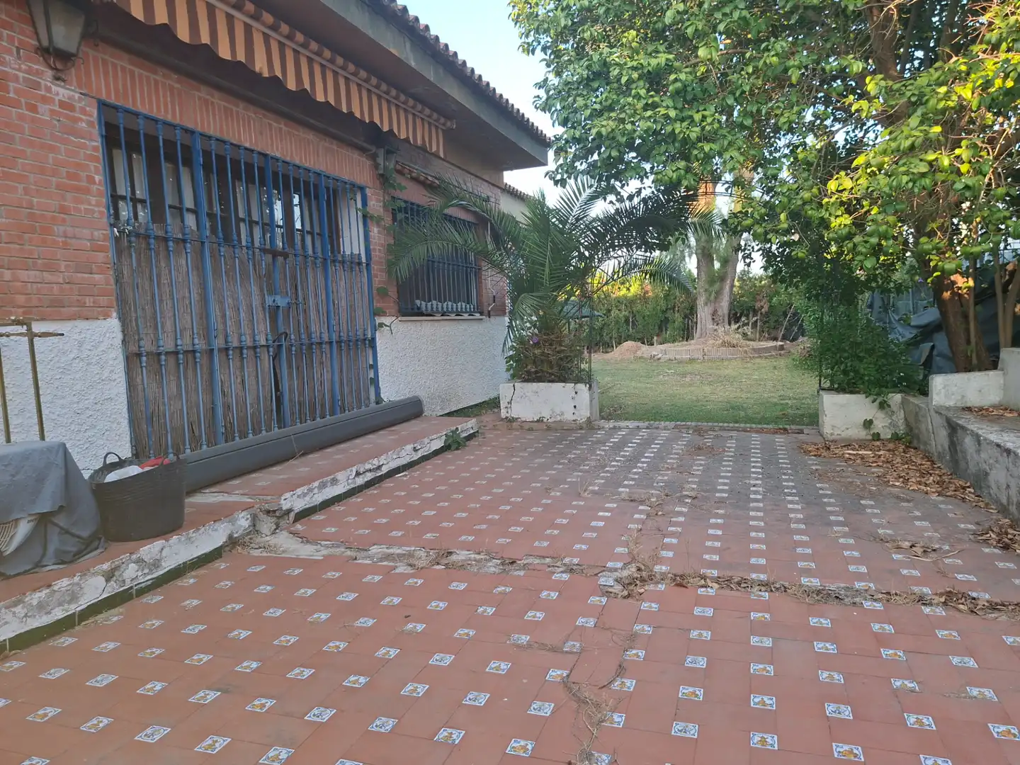 Garden of Houses for sale in Espartinas  with Air Conditioner, Heating and Private garden