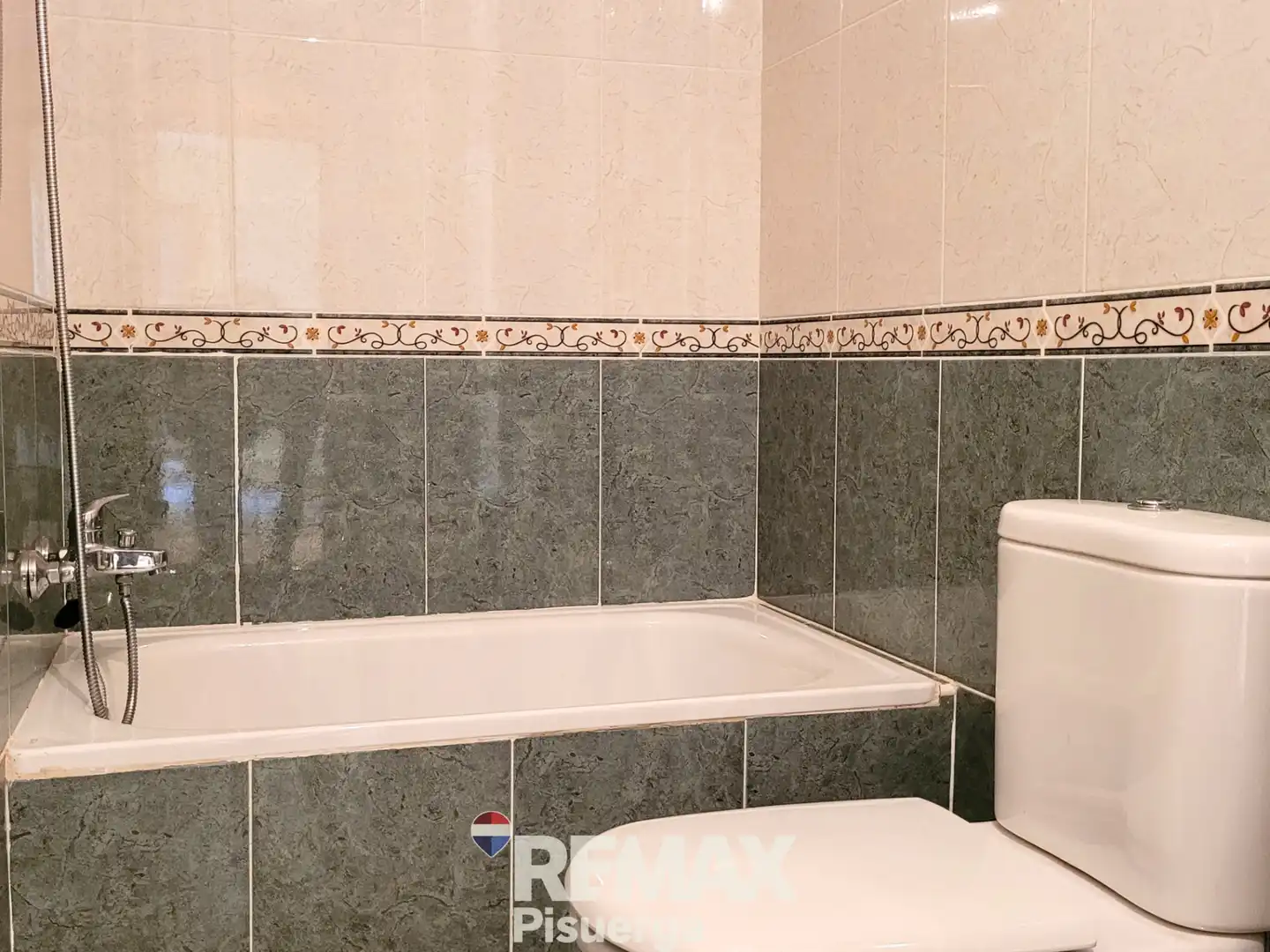 Bany de Àtic en venda en Medina de Rioseco amb Calefacció, Terrassa i Forn