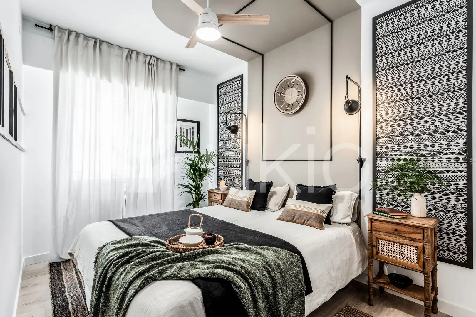Dormitori de Apartament de lloguer en Madrid amb Aire condicionat, Calefacció i Moblat