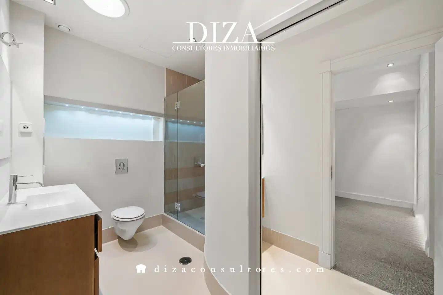 Baño de Piso de alquiler en Madrid con Aire acondicionado y Terraza