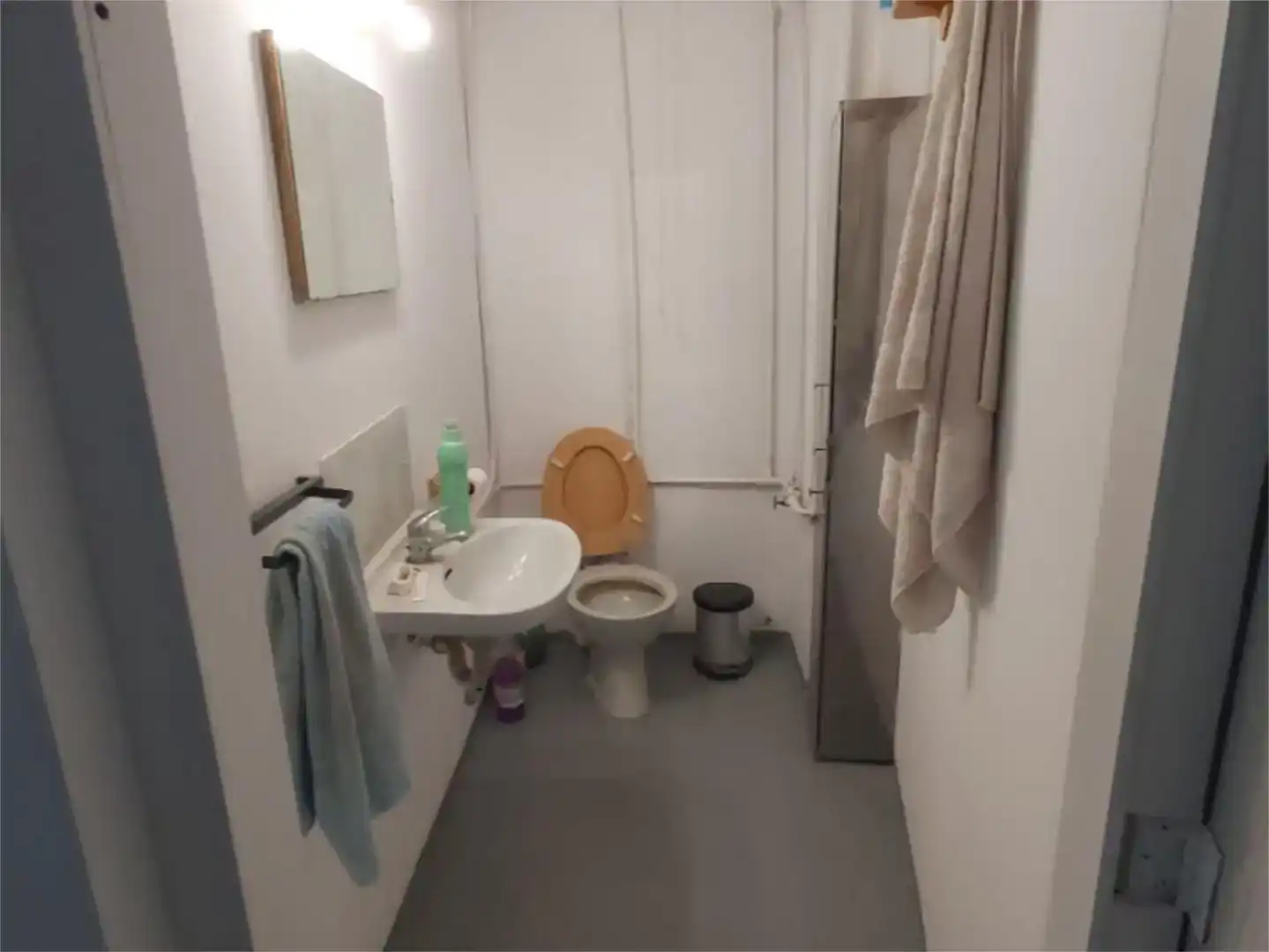 Bathroom of Office for rent in Tortosa